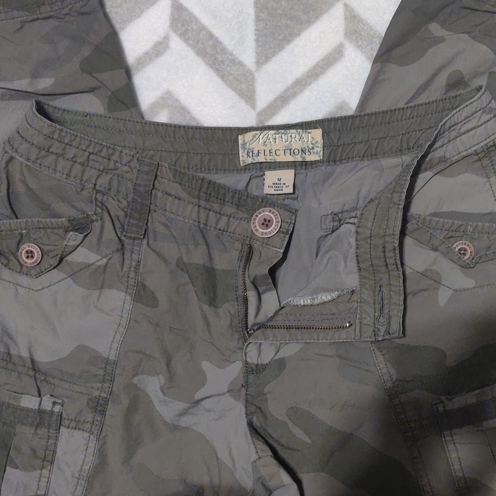 Capri cargo pants